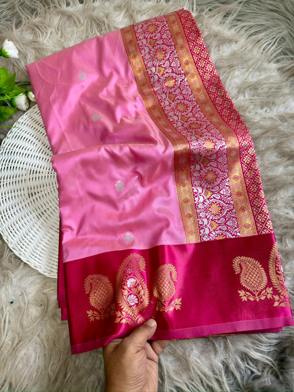 Pink whisper soft silk saree with Ruby pink boarder of mango jelly antique gold design with blouse